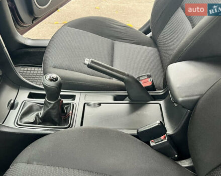 Фиолетовый Мазда 3, объемом двигателя 1.6 л и пробегом 211 тыс. км за 3750 $, фото 21 на Automoto.ua