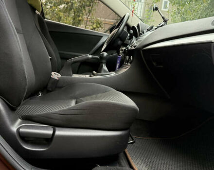 Коричневий Мазда 3, об'ємом двигуна 1.6 л та пробігом 235 тис. км за 7500 $, фото 17 на Automoto.ua