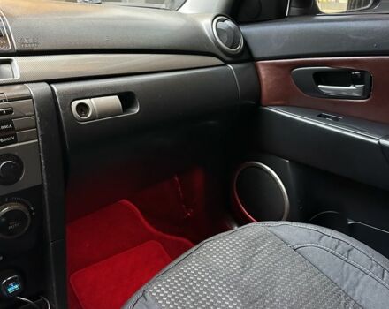 Красный Мазда 3, объемом двигателя 2 л и пробегом 210 тыс. км за 3500 $, фото 5 на Automoto.ua