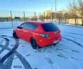 Красный Мазда 3, объемом двигателя 1.3 л и пробегом 305 тыс. км за 4800 $, фото 3 на Automoto.ua
