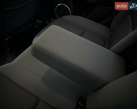 Красный Мазда 3, объемом двигателя 2 л и пробегом 205 тыс. км за 5900 $, фото 30 на Automoto.ua