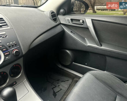 Красный Мазда 3, объемом двигателя 2 л и пробегом 199 тыс. км за 6800 $, фото 13 на Automoto.ua