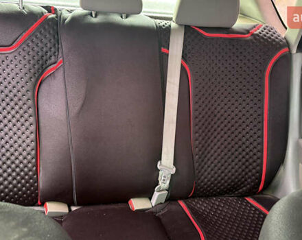 Мазда 3, объемом двигателя 1.3 л и пробегом 321 тыс. км за 2550 $, фото 7 на Automoto.ua