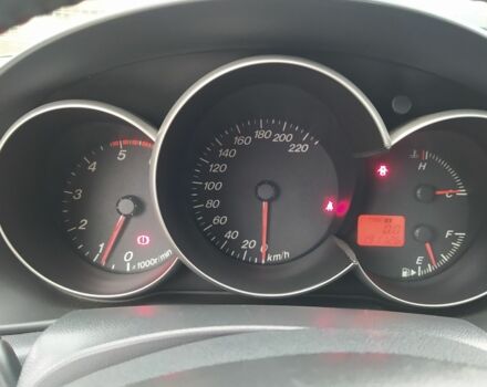 Желтый Мазда 3, объемом двигателя 1.6 л и пробегом 191 тыс. км за 2950 $, фото 10 на Automoto.ua