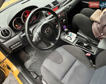 Желтый Мазда 3, объемом двигателя 1.6 л и пробегом 200 тыс. км за 3400 $, фото 11 на Automoto.ua