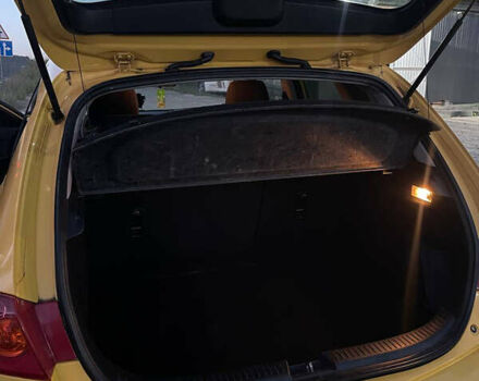 Желтый Мазда 3, объемом двигателя 1.6 л и пробегом 200 тыс. км за 2900 $, фото 7 на Automoto.ua