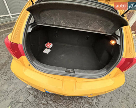 Желтый Мазда 3, объемом двигателя 1.6 л и пробегом 200 тыс. км за 3400 $, фото 8 на Automoto.ua