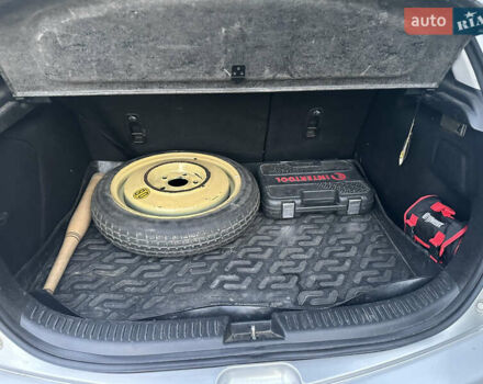 Сірий Мазда 3, об'ємом двигуна 1.6 л та пробігом 261 тис. км за 4800 $, фото 8 на Automoto.ua