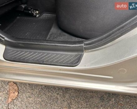 Сірий Мазда 3, об'ємом двигуна 1.6 л та пробігом 250 тис. км за 4300 $, фото 10 на Automoto.ua