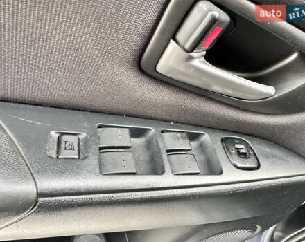 Сірий Мазда 3, об'ємом двигуна 1.6 л та пробігом 300 тис. км за 4500 $, фото 19 на Automoto.ua