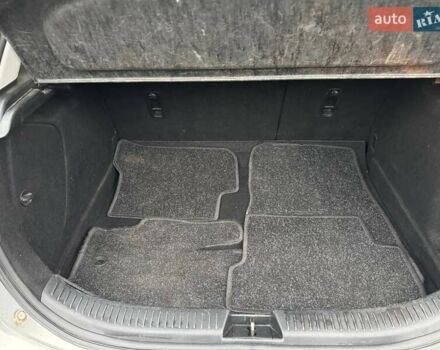 Сірий Мазда 3, об'ємом двигуна 1.6 л та пробігом 187 тис. км за 4200 $, фото 7 на Automoto.ua