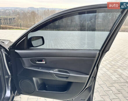 Сірий Мазда 3, об'ємом двигуна 1.6 л та пробігом 300 тис. км за 4500 $, фото 35 на Automoto.ua
