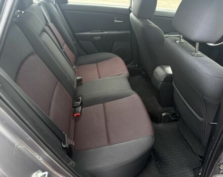 Серый Мазда 3, объемом двигателя 1.6 л и пробегом 207 тыс. км за 4600 $, фото 6 на Automoto.ua