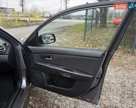 Серый Мазда 3, объемом двигателя 1.6 л и пробегом 207 тыс. км за 4600 $, фото 27 на Automoto.ua