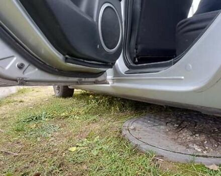 Серый Мазда 3, объемом двигателя 1.6 л и пробегом 370 тыс. км за 2200 $, фото 16 на Automoto.ua