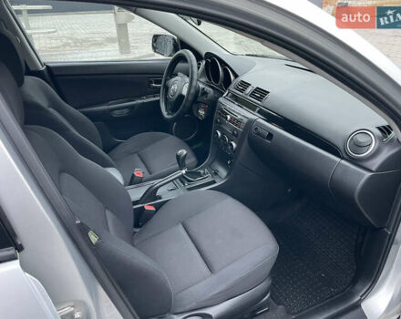 Сірий Мазда 3, об'ємом двигуна 1.6 л та пробігом 238 тис. км за 3900 $, фото 12 на Automoto.ua