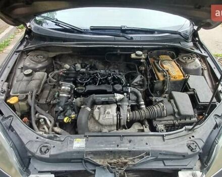 Серый Мазда 3, объемом двигателя 1.56 л и пробегом 380 тыс. км за 3600 $, фото 9 на Automoto.ua