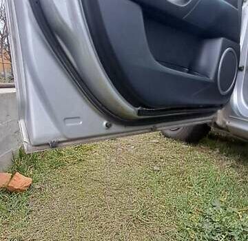 Серый Мазда 3, объемом двигателя 1.6 л и пробегом 370 тыс. км за 2200 $, фото 12 на Automoto.ua