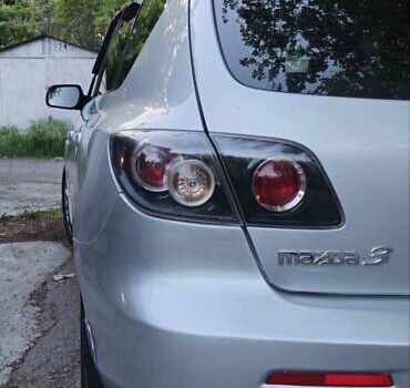 Серый Мазда 3, объемом двигателя 1.6 л и пробегом 297 тыс. км за 5600 $, фото 3 на Automoto.ua