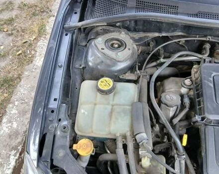 Сірий Мазда 3, об'ємом двигуна 1.6 л та пробігом 255 тис. км за 4800 $, фото 5 на Automoto.ua