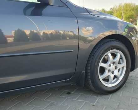Сірий Мазда 3, об'ємом двигуна 1.6 л та пробігом 200 тис. км за 5200 $, фото 6 на Automoto.ua