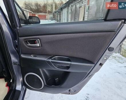 Сірий Мазда 3, об'ємом двигуна 1.6 л та пробігом 289 тис. км за 5300 $, фото 76 на Automoto.ua