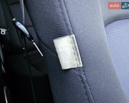 Сірий Мазда 3, об'ємом двигуна 1.6 л та пробігом 289 тис. км за 5300 $, фото 96 на Automoto.ua