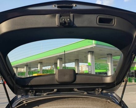 Сірий Мазда 3, об'ємом двигуна 1.6 л та пробігом 200 тис. км за 5200 $, фото 17 на Automoto.ua