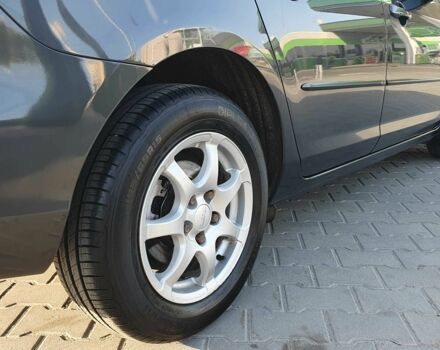 Сірий Мазда 3, об'ємом двигуна 1.6 л та пробігом 200 тис. км за 5200 $, фото 5 на Automoto.ua