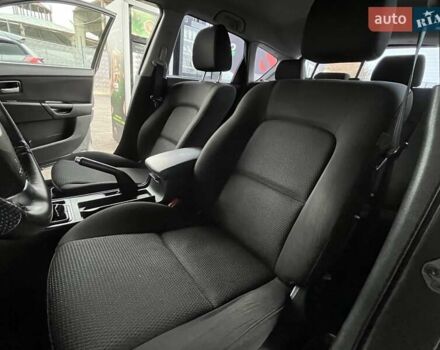 Сірий Мазда 3, об'ємом двигуна 1.6 л та пробігом 195 тис. км за 5699 $, фото 12 на Automoto.ua