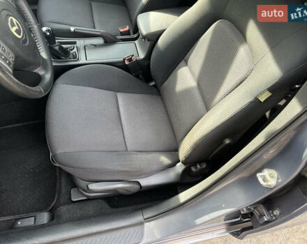 Сірий Мазда 3, об'ємом двигуна 1.6 л та пробігом 266 тис. км за 4300 $, фото 12 на Automoto.ua
