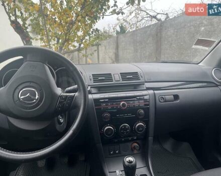 Серый Мазда 3, объемом двигателя 1.6 л и пробегом 66 тыс. км за 6500 $, фото 3 на Automoto.ua