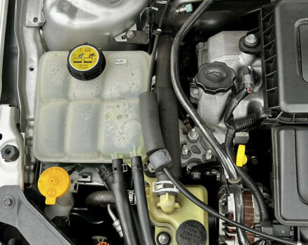 Серый Мазда 3, объемом двигателя 1.6 л и пробегом 163 тыс. км за 6250 $, фото 34 на Automoto.ua