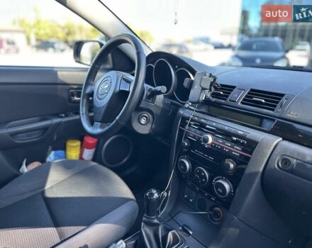 Сірий Мазда 3, об'ємом двигуна 1.6 л та пробігом 215 тис. км за 6800 $, фото 2 на Automoto.ua
