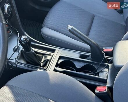 Сірий Мазда 3, об'ємом двигуна 1.6 л та пробігом 215 тис. км за 6800 $, фото 5 на Automoto.ua