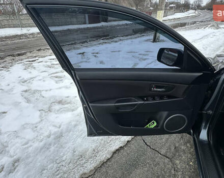 Сірий Мазда 3, об'ємом двигуна 1.6 л та пробігом 225 тис. км за 4777 $, фото 18 на Automoto.ua