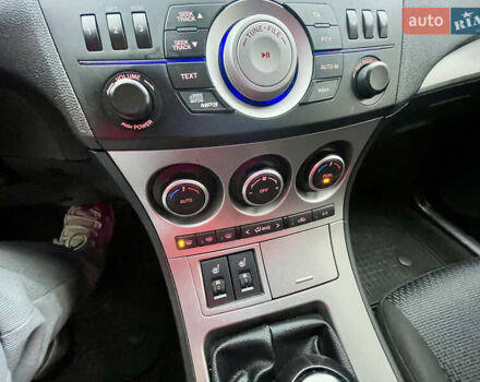 Сірий Мазда 3, об'ємом двигуна 1.6 л та пробігом 240 тис. км за 6300 $, фото 29 на Automoto.ua