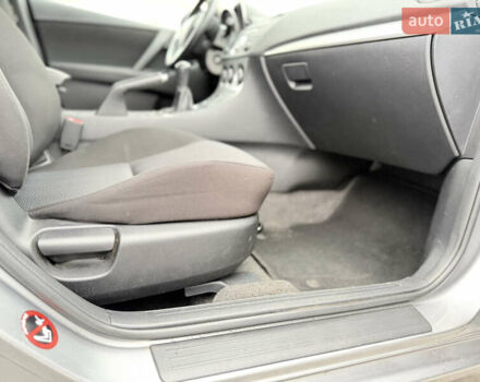 Серый Мазда 3, объемом двигателя 1.6 л и пробегом 75 тыс. км за 8750 $, фото 78 на Automoto.ua