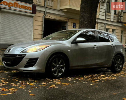 Серый Мазда 3, объемом двигателя 1.56 л и пробегом 272 тыс. км за 5950 $, фото 1 на Automoto.ua