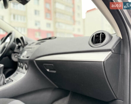 Серый Мазда 3, объемом двигателя 1.6 л и пробегом 75 тыс. км за 8750 $, фото 80 на Automoto.ua