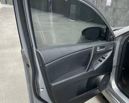 Серый Мазда 3, объемом двигателя 2.49 л и пробегом 333 тыс. км за 7800 $, фото 12 на Automoto.ua