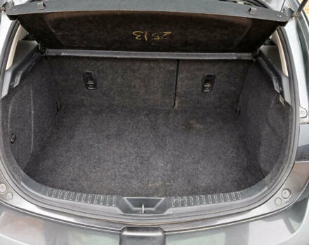 Серый Мазда 3, объемом двигателя 2 л и пробегом 195 тыс. км за 7200 $, фото 5 на Automoto.ua