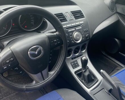 Сірий Мазда 3, об'ємом двигуна 1.6 л та пробігом 235 тис. км за 6100 $, фото 6 на Automoto.ua