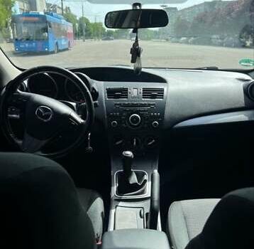 Сірий Мазда 3, об'ємом двигуна 1.6 л та пробігом 300 тис. км за 6600 $, фото 5 на Automoto.ua