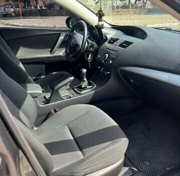 Сірий Мазда 3, об'ємом двигуна 1.6 л та пробігом 300 тис. км за 6600 $, фото 2 на Automoto.ua