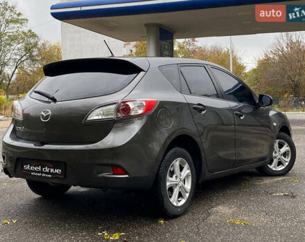 Сірий Мазда 3, об'ємом двигуна 1.56 л та пробігом 300 тис. км за 7299 $, фото 4 на Automoto.ua