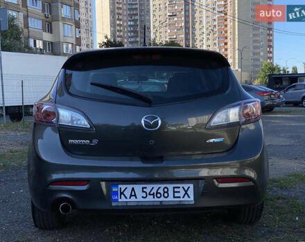Сірий Мазда 3, об'ємом двигуна 2 л та пробігом 150 тис. км за 8599 $, фото 4 на Automoto.ua