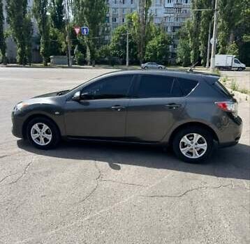 Сірий Мазда 3, об'ємом двигуна 1.6 л та пробігом 300 тис. км за 6600 $, фото 14 на Automoto.ua