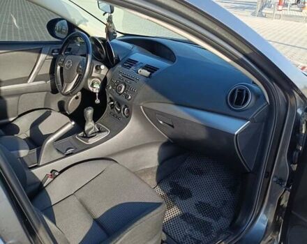 Сірий Мазда 3, об'ємом двигуна 1.6 л та пробігом 300 тис. км за 6600 $, фото 8 на Automoto.ua
