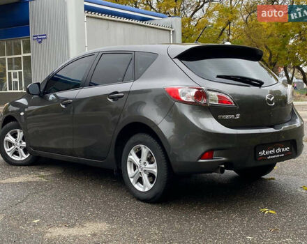 Сірий Мазда 3, об'ємом двигуна 1.56 л та пробігом 300 тис. км за 7299 $, фото 6 на Automoto.ua